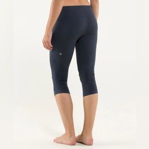 Lululemon In The Flow Crop I (2 of 2)
Heathered Inkwell
